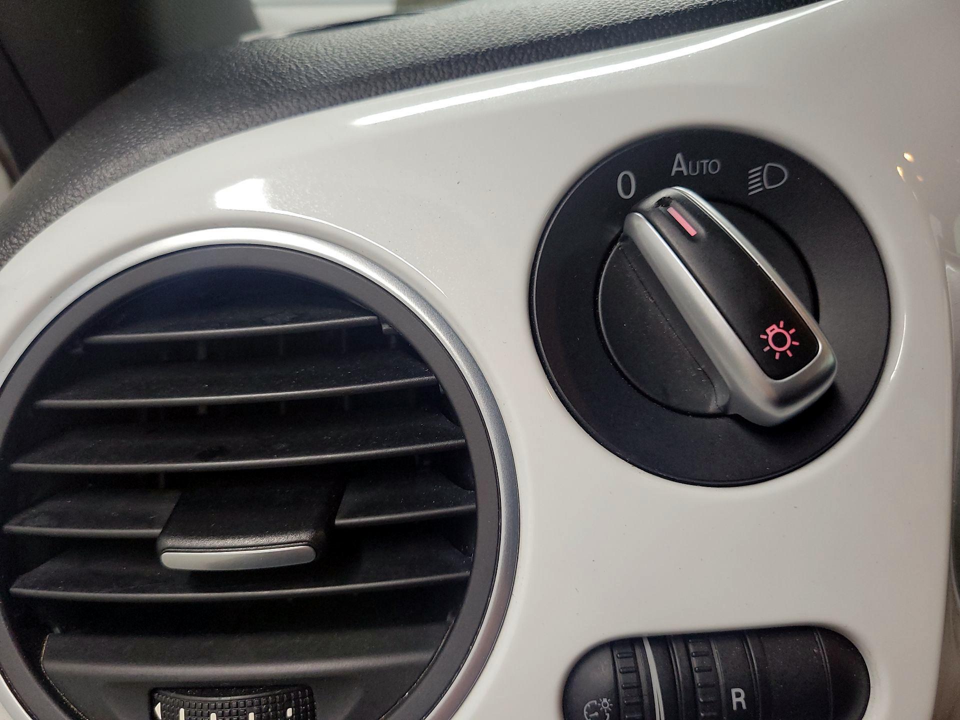 Thumbnail: 2016 Volkswagen Beetle - 13