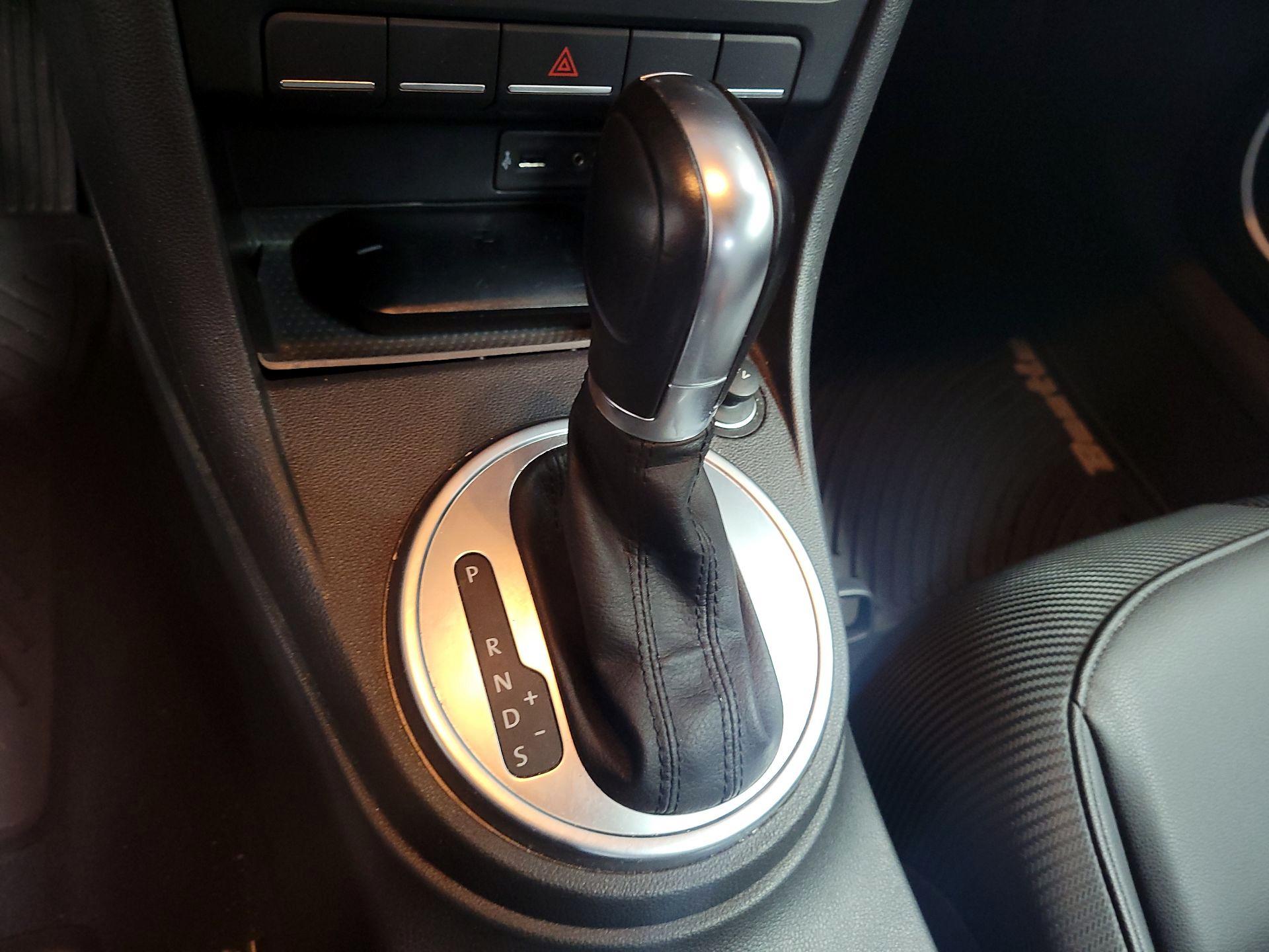 Thumbnail: 2016 Volkswagen Beetle - 17