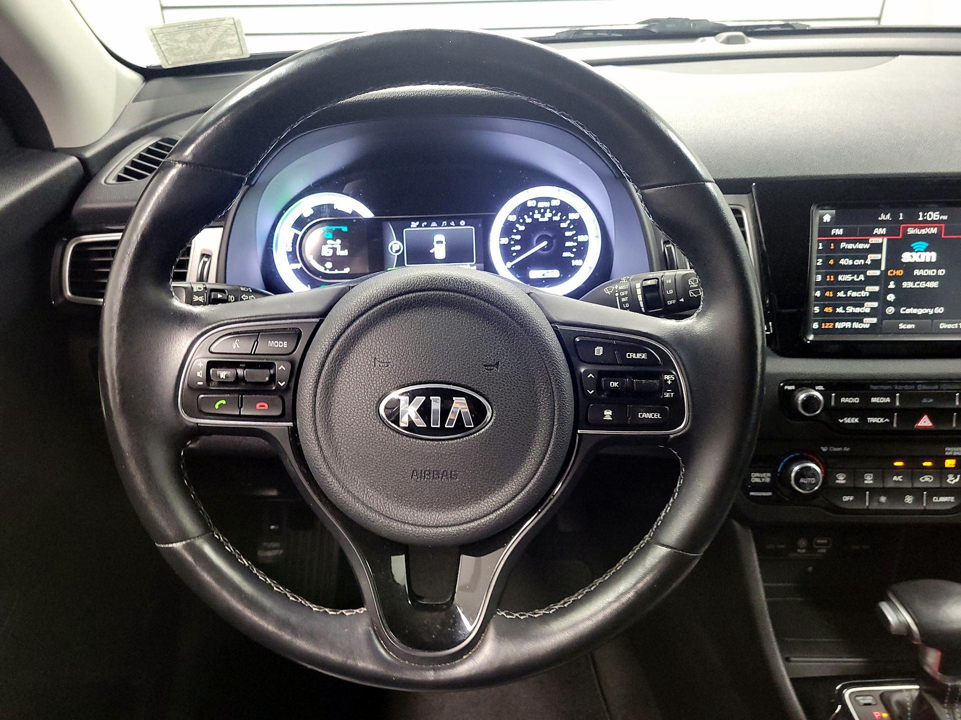 Thumbnail: 2017 Kia Niro - 10