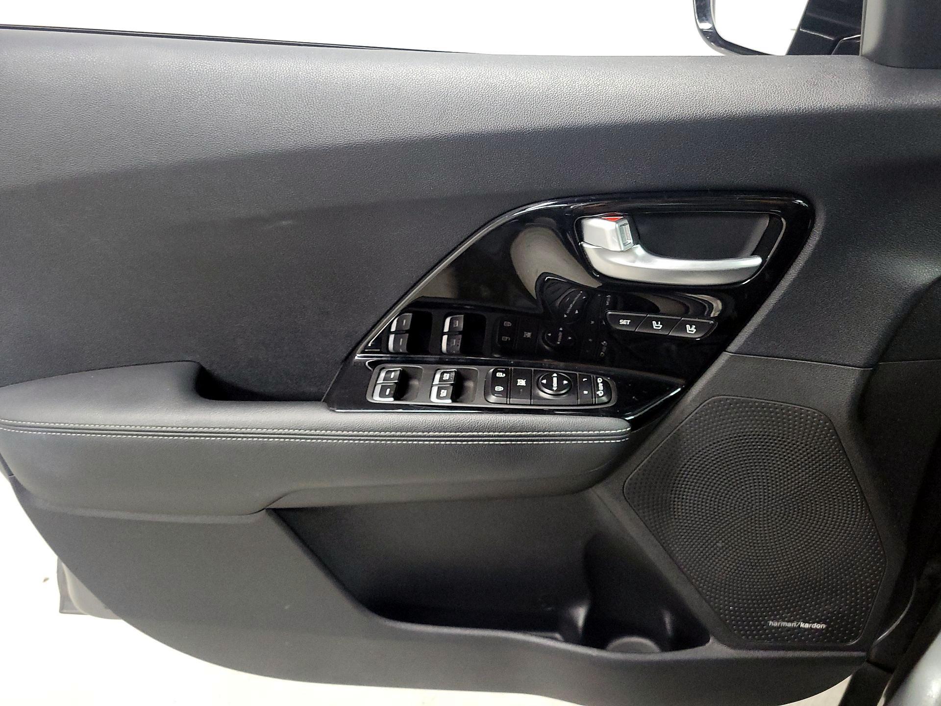 Thumbnail: 2017 Kia Niro - 12
