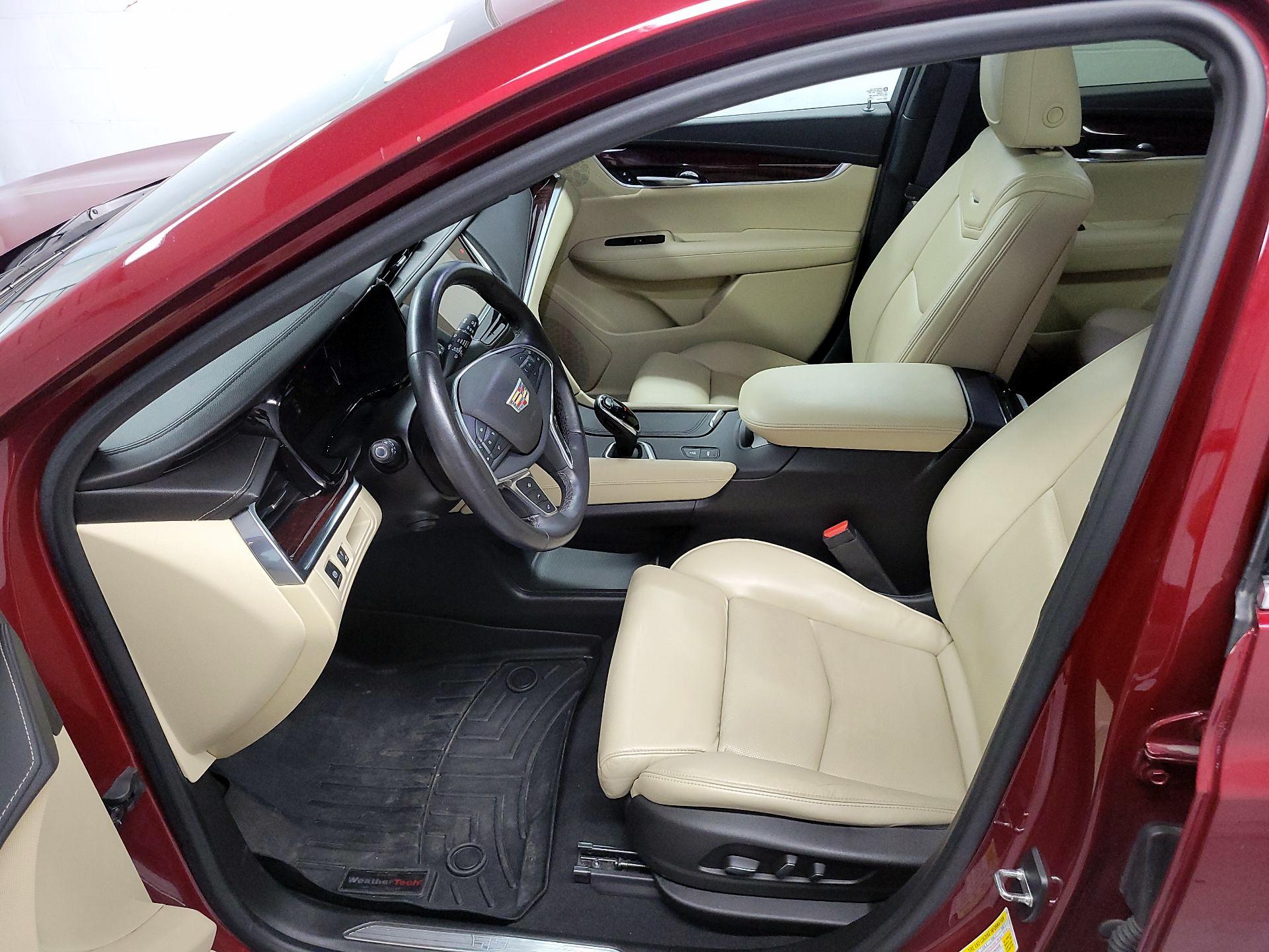 Thumbnail: 2017 Cadillac XT5 - 11