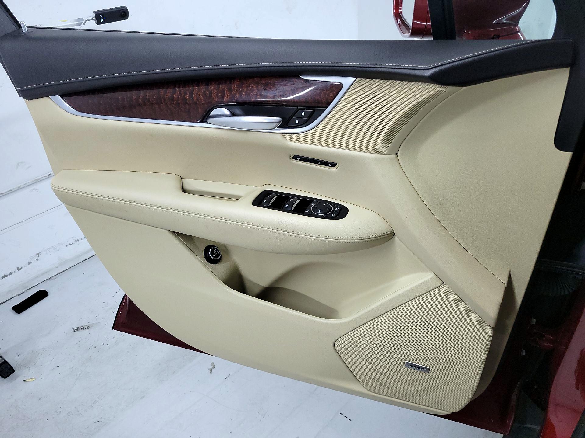 Thumbnail: 2017 Cadillac XT5 - 12