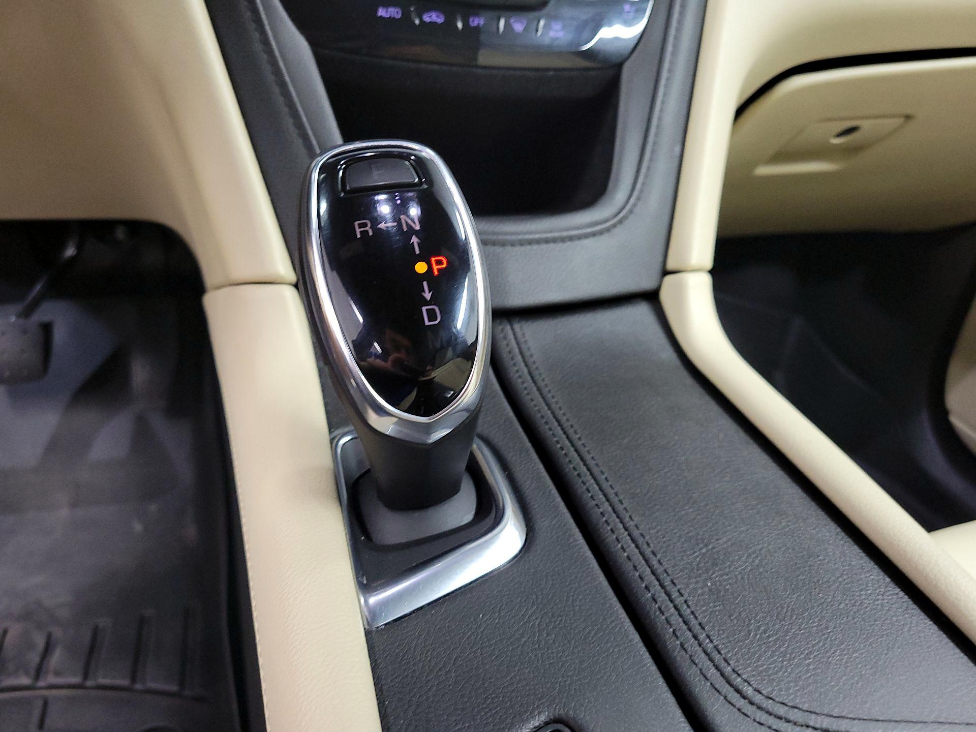Thumbnail: 2017 Cadillac XT5 - 17