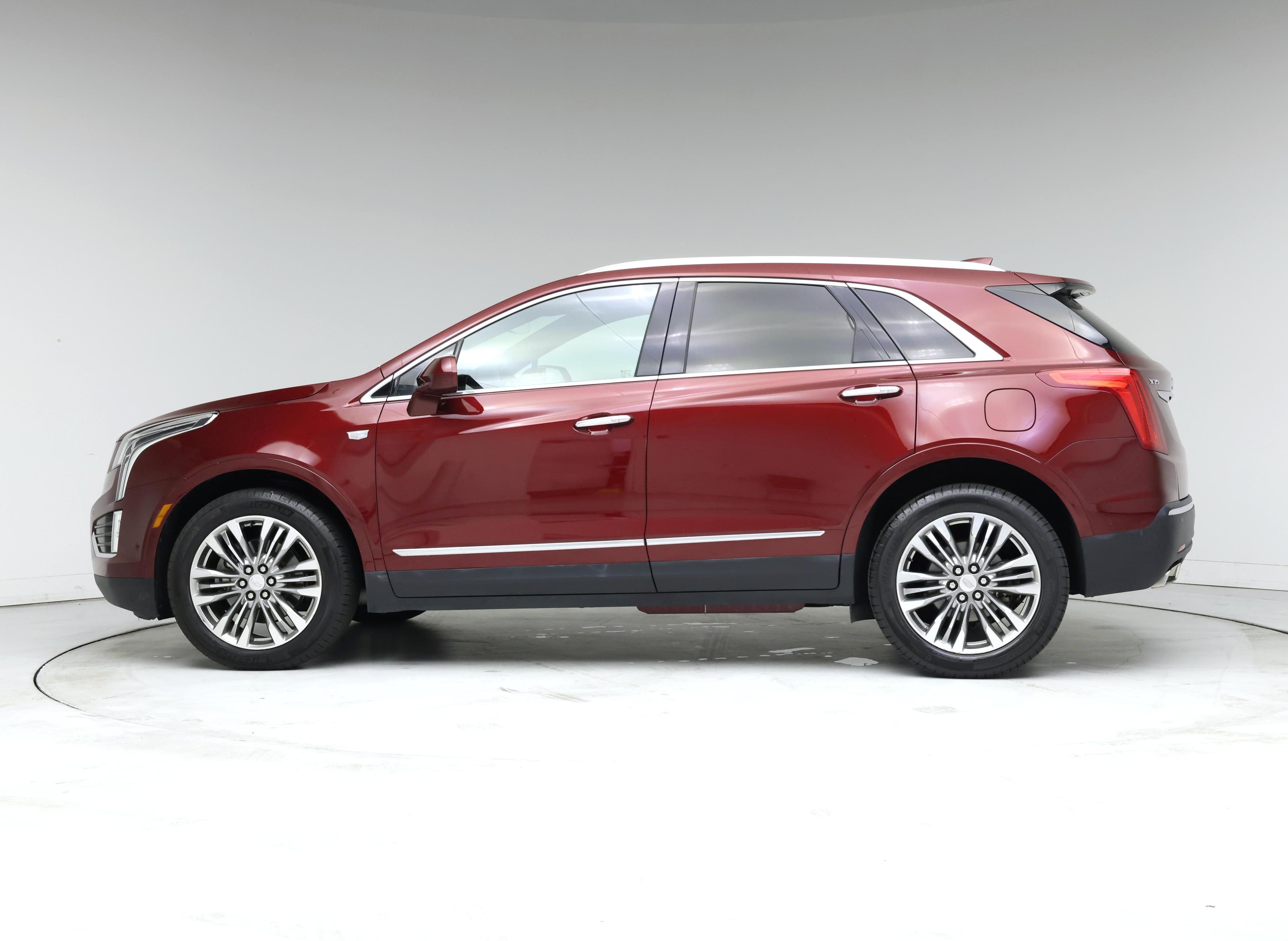 Thumbnail: 2017 Cadillac XT5 - 3