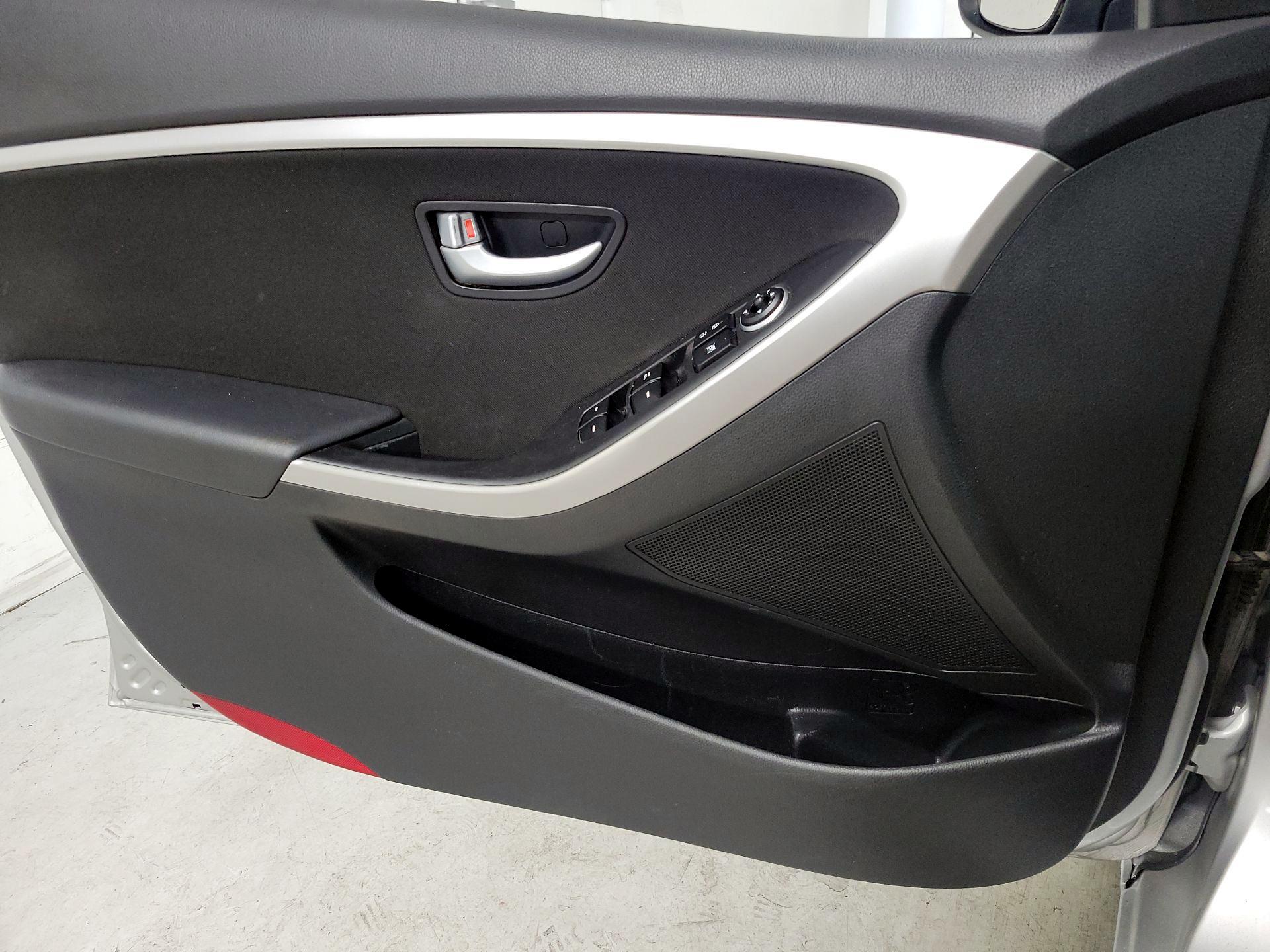 Thumbnail: 2016 Hyundai Elantra - 12