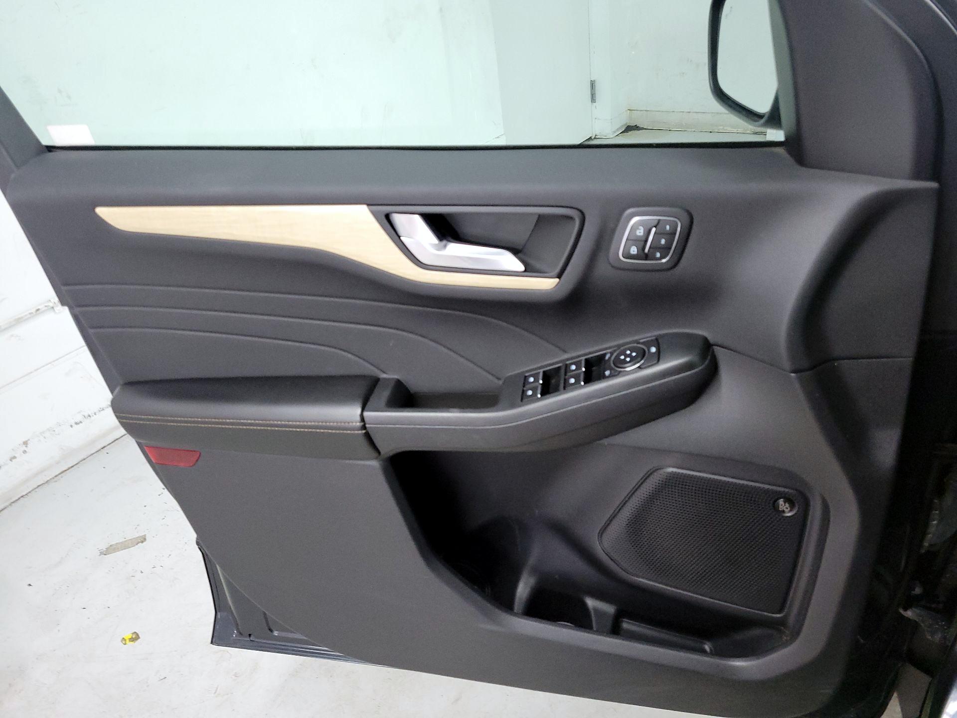 Thumbnail: 2022 Ford Escape - 12