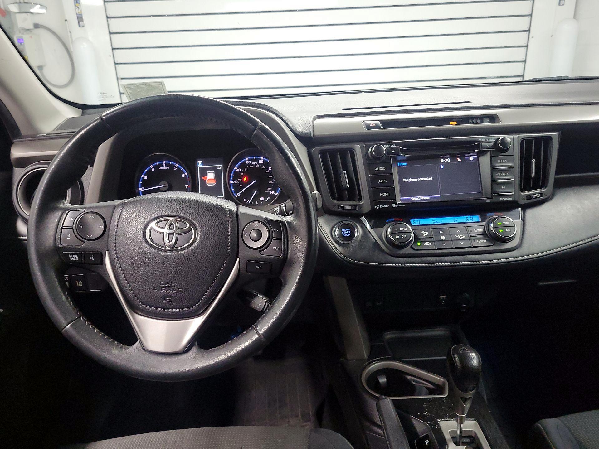 Thumbnail: 2018 Toyota RAV4 - 9