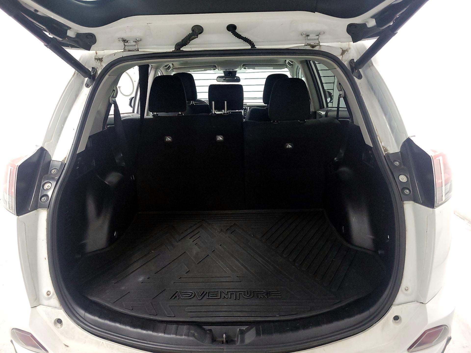 Thumbnail: 2018 Toyota RAV4 - 18