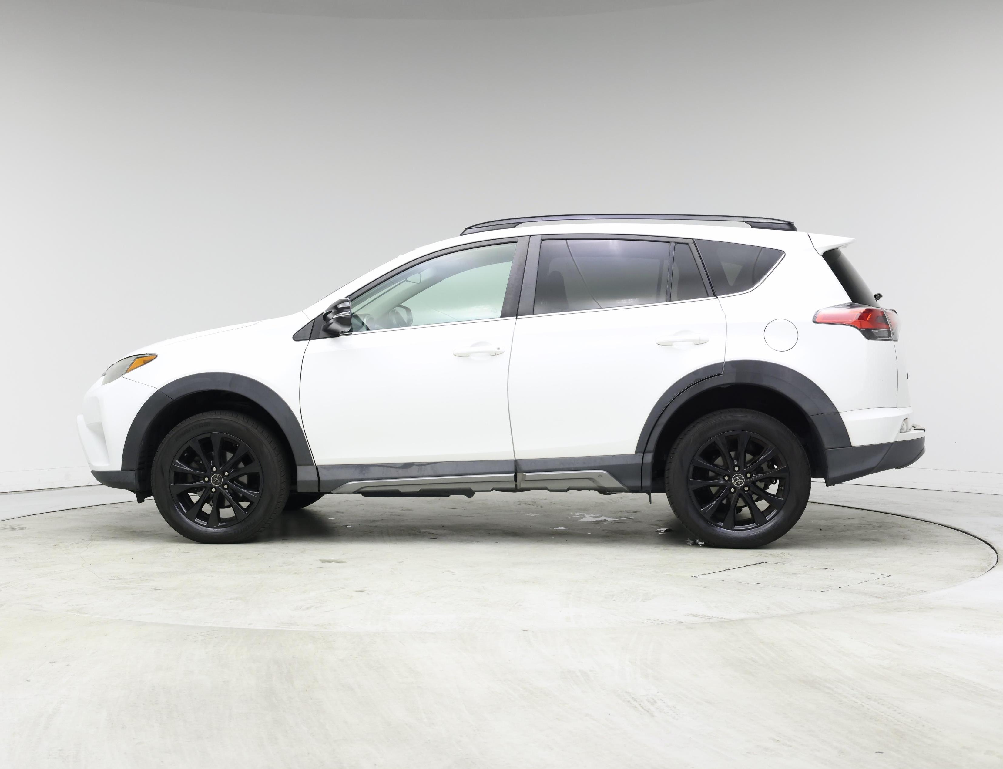 Thumbnail: 2018 Toyota RAV4 - 3