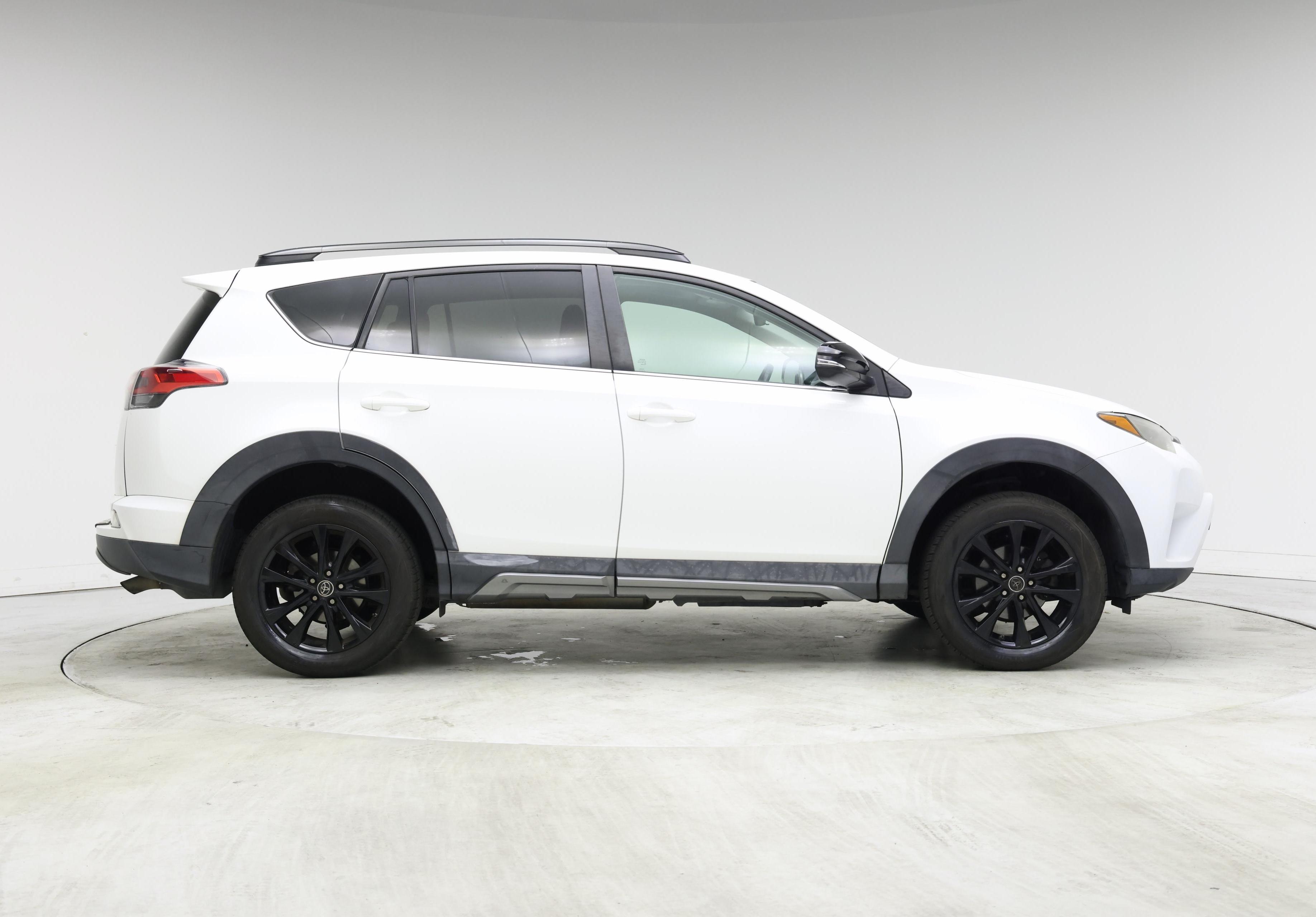 Thumbnail: 2018 Toyota RAV4 - 7