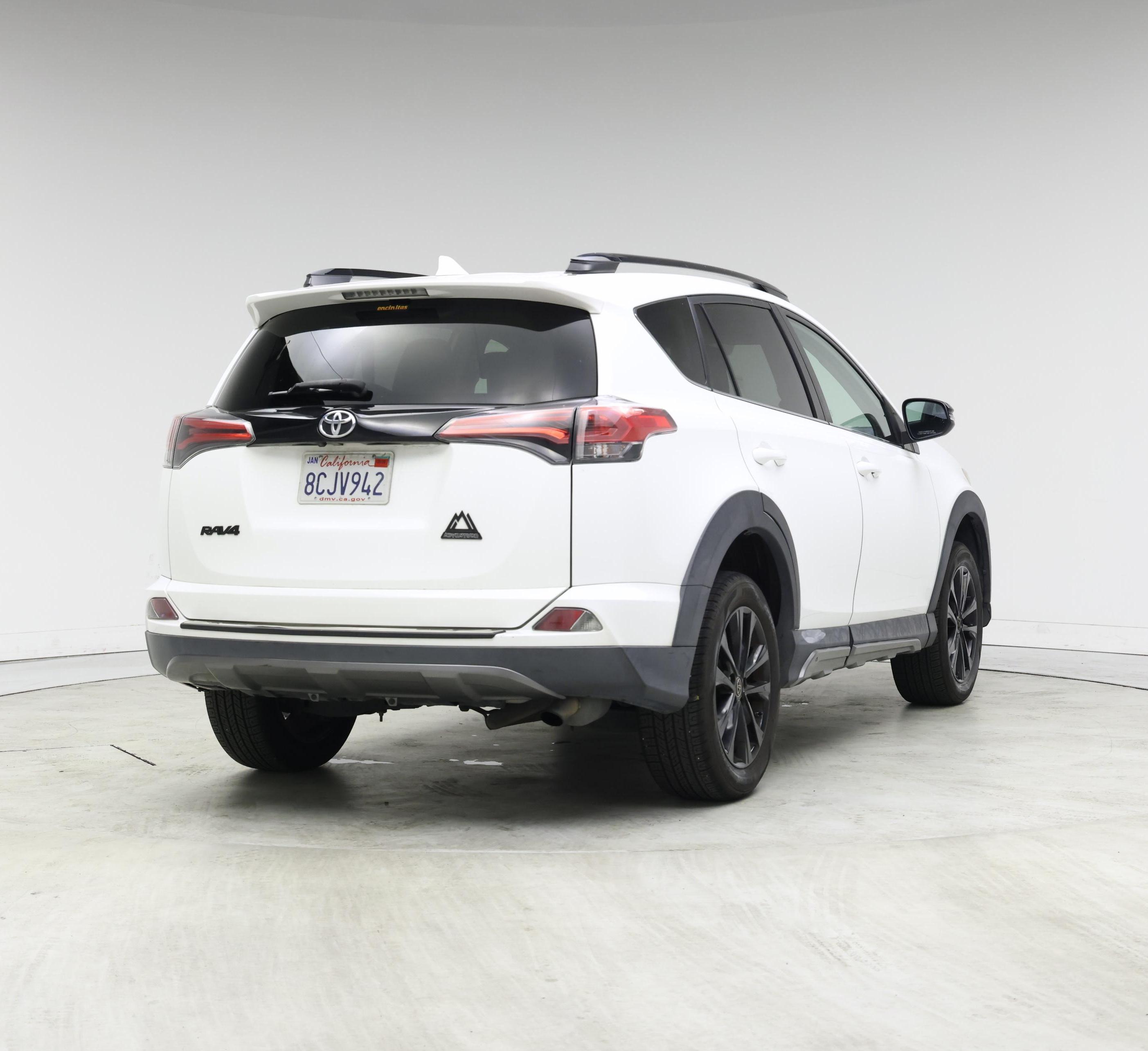 Thumbnail: 2018 Toyota RAV4 - 8