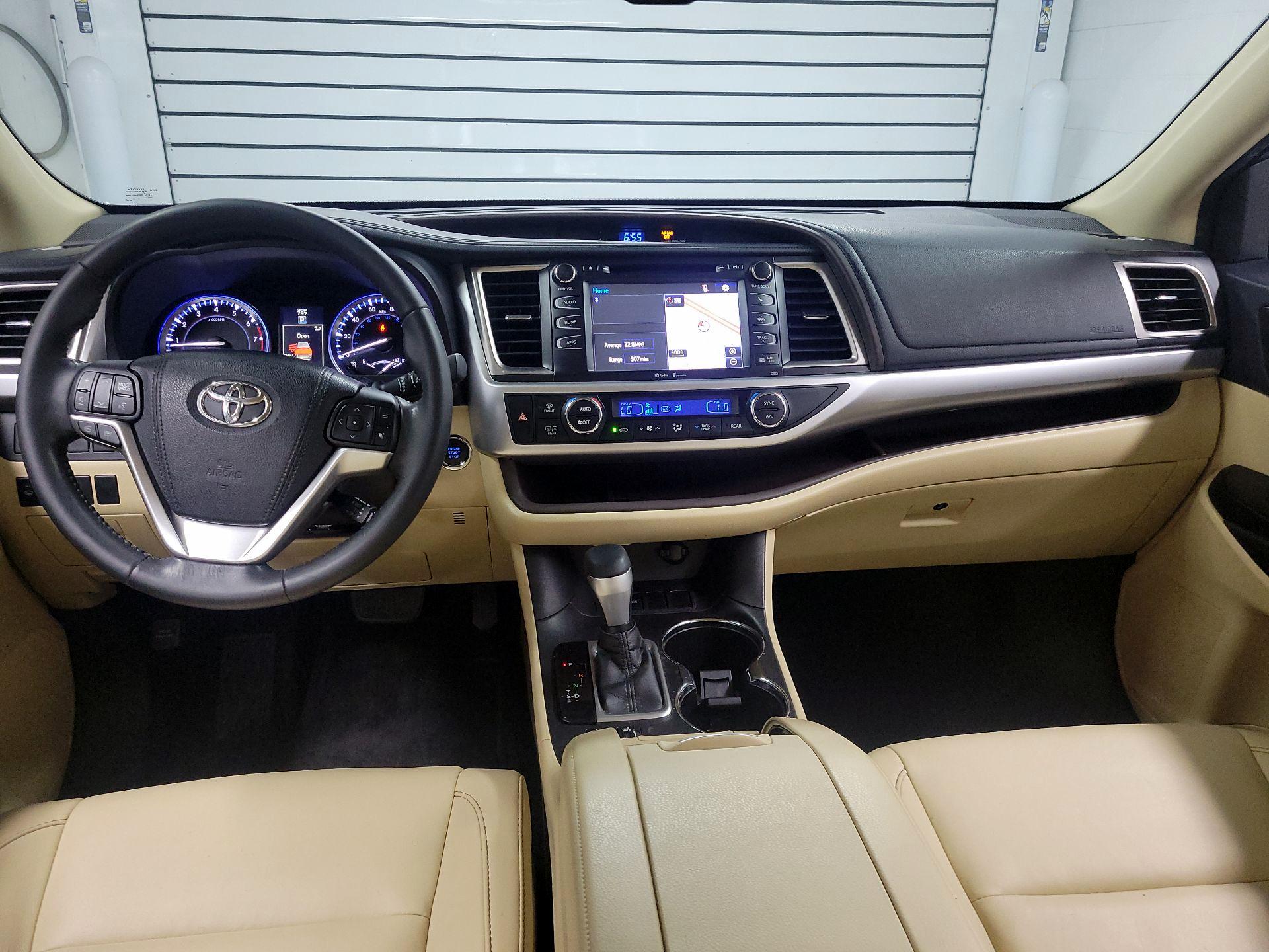 Thumbnail: 2015 Toyota Highlander - 9