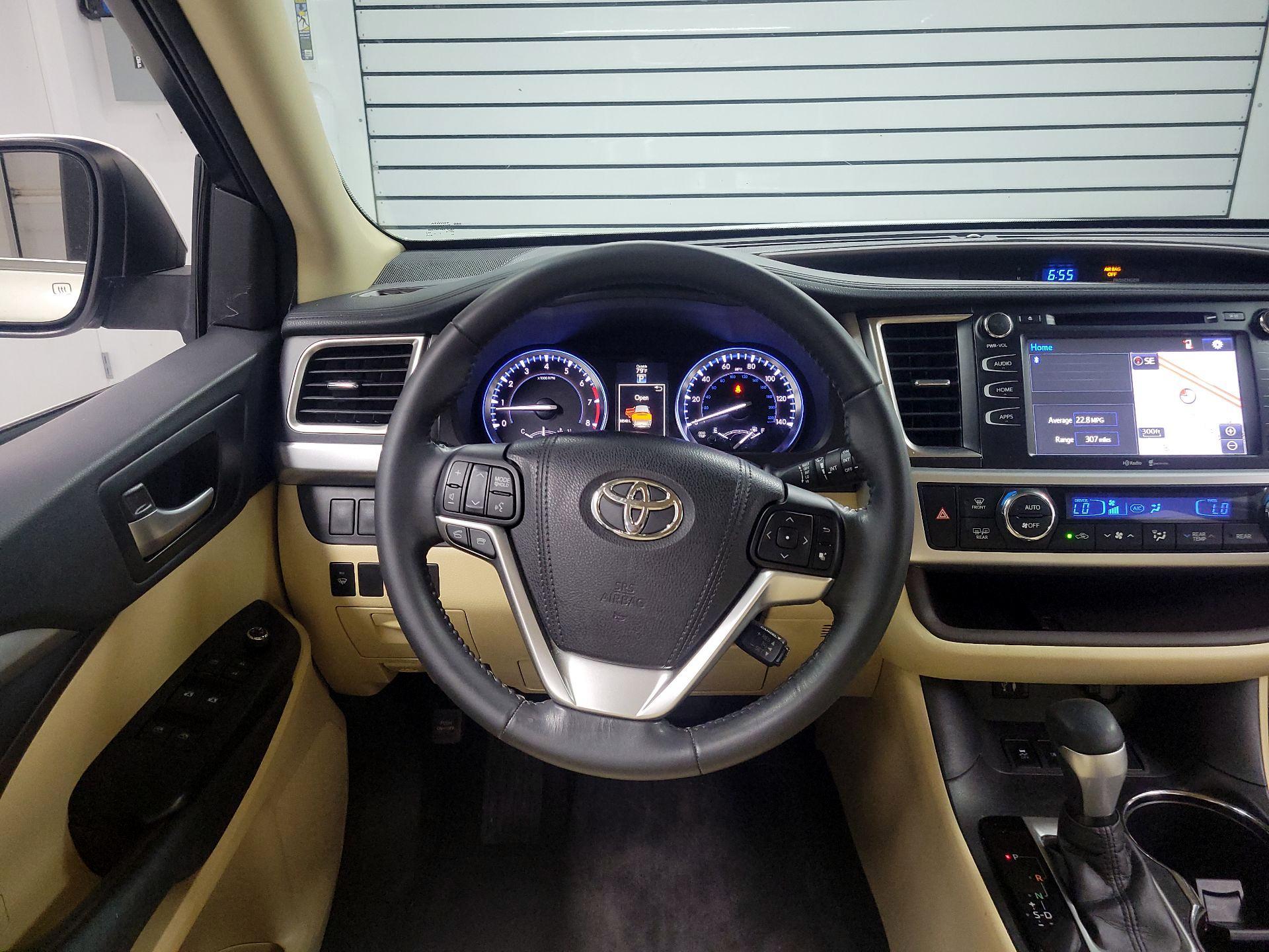 Thumbnail: 2015 Toyota Highlander - 10