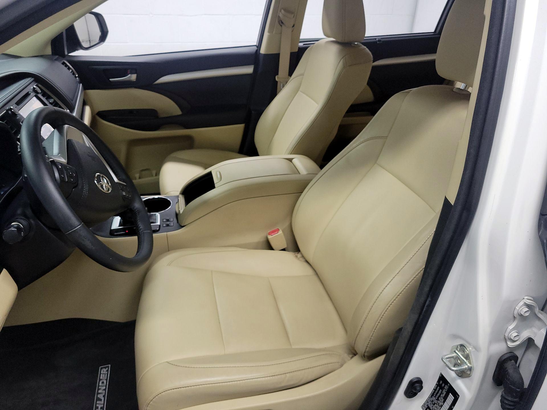 Thumbnail: 2015 Toyota Highlander - 11