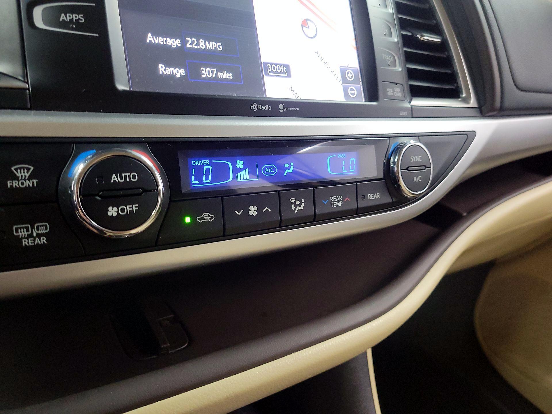 Thumbnail: 2015 Toyota Highlander - 14