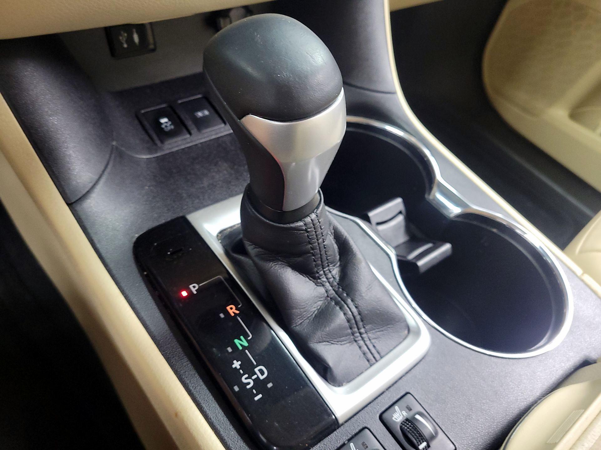 Thumbnail: 2015 Toyota Highlander - 15