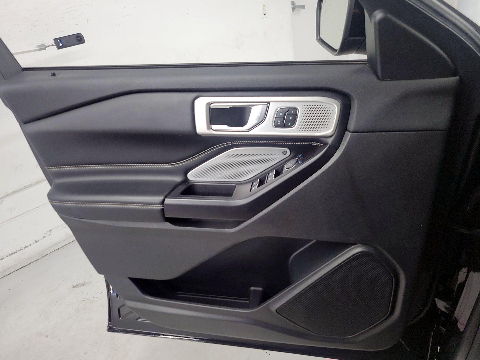 Thumbnail: 2020 Ford Explorer - 12