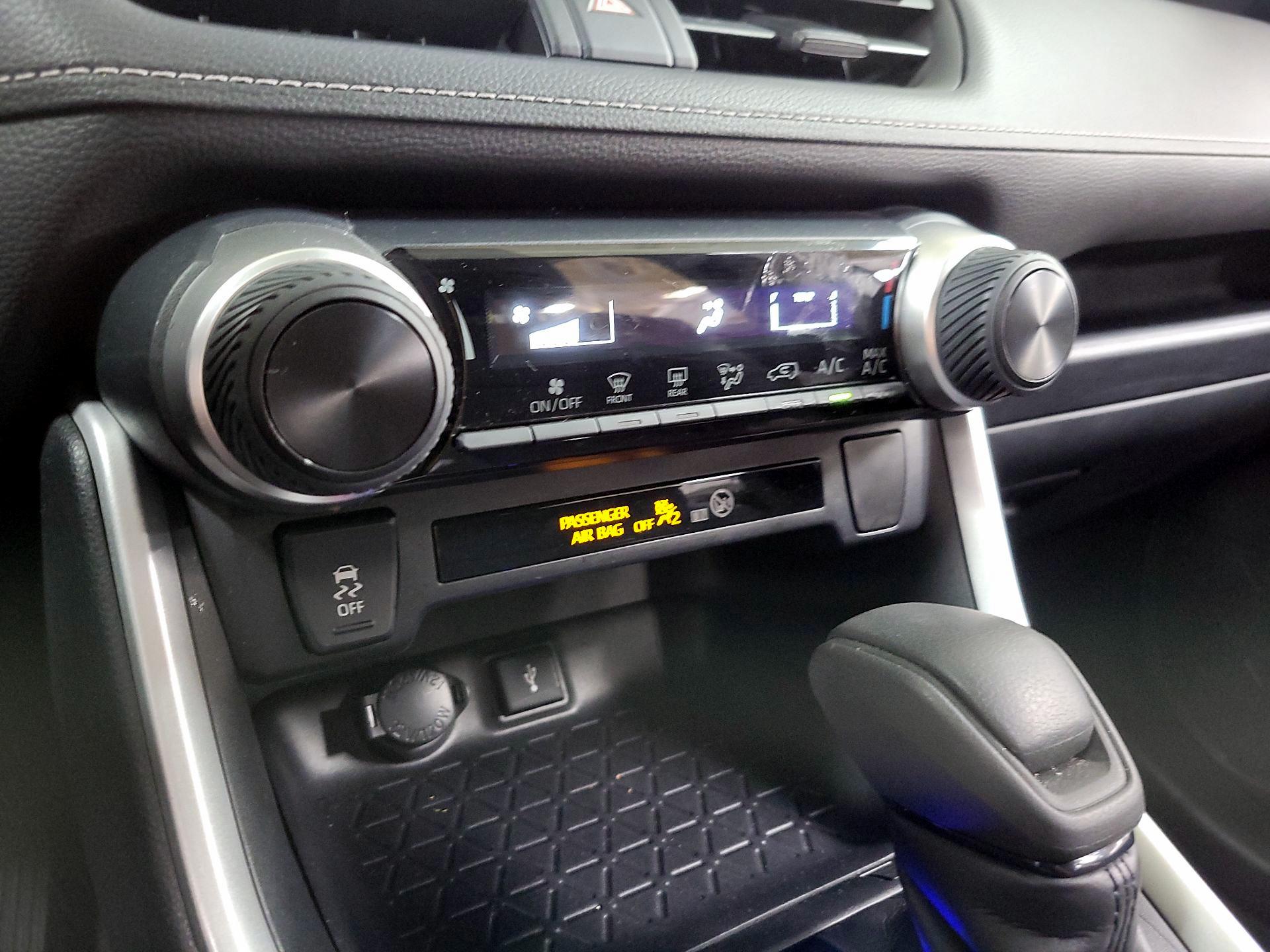 Thumbnail: 2020 Toyota RAV4 - 16