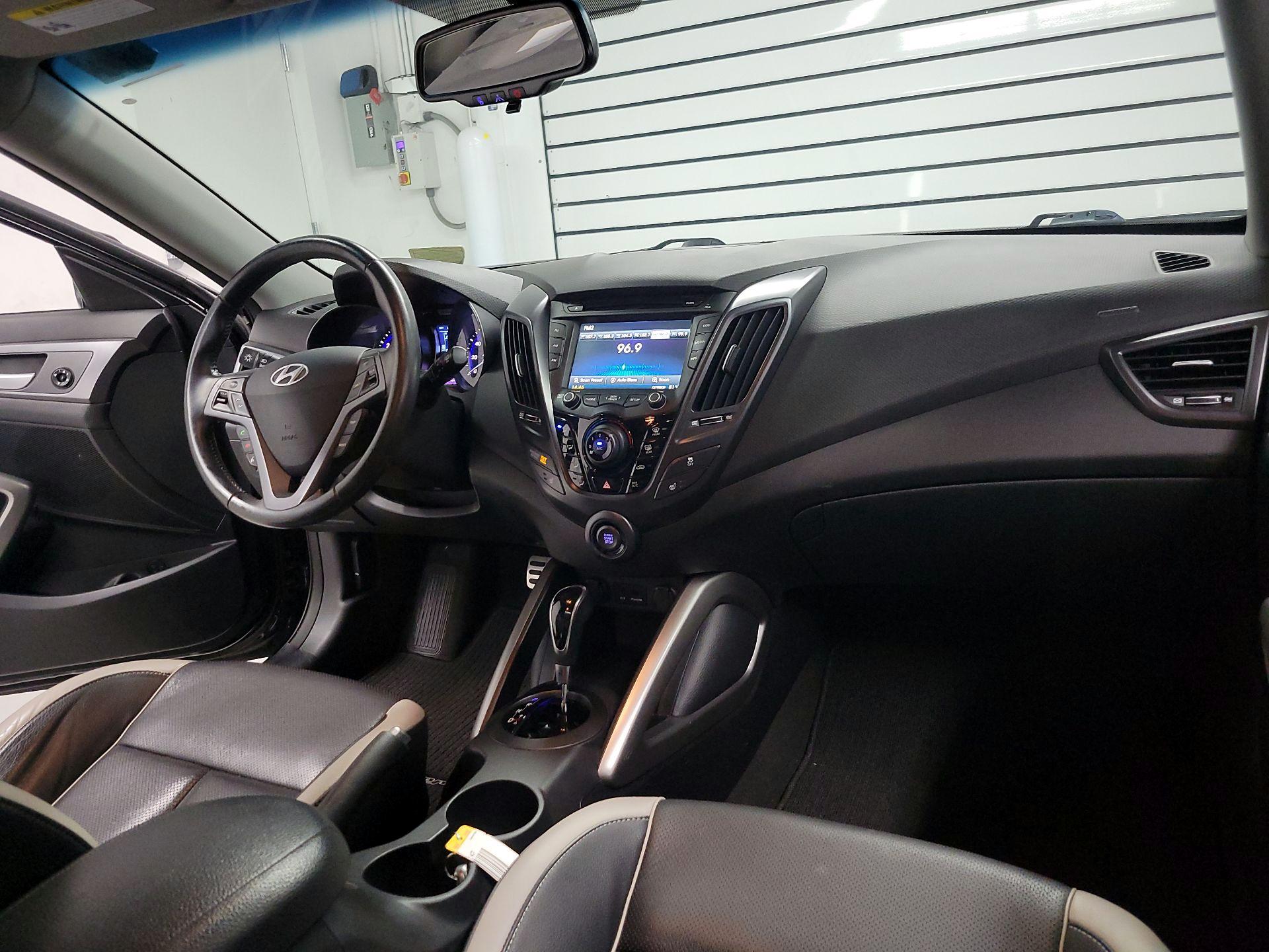 Thumbnail: 2013 Hyundai Veloster - 9