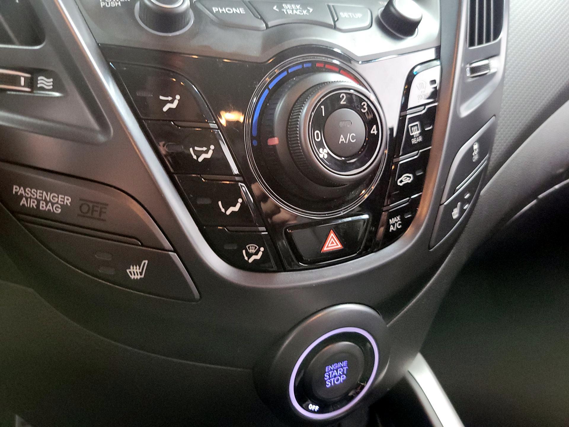 Thumbnail: 2013 Hyundai Veloster - 15