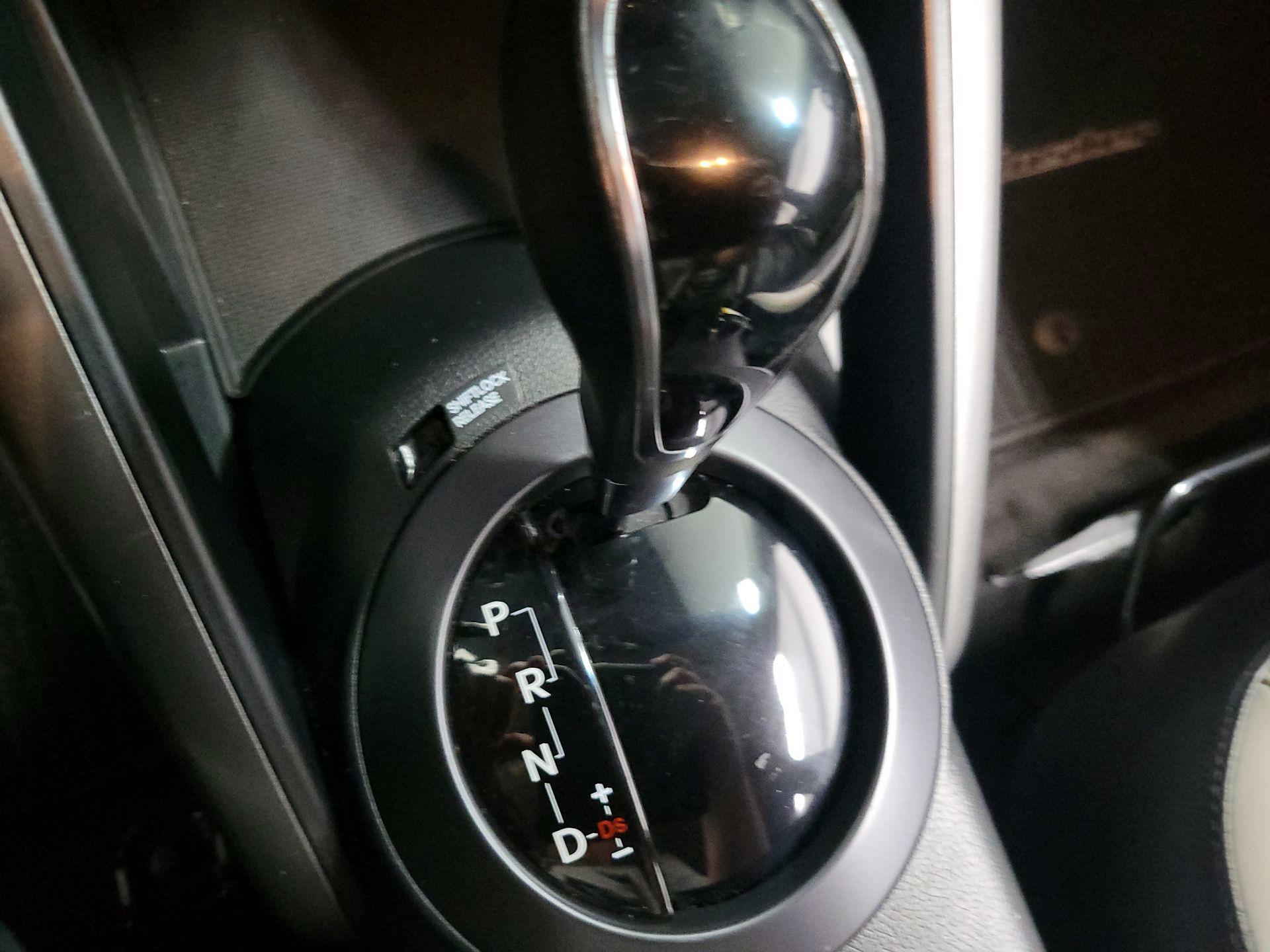 Thumbnail: 2013 Hyundai Veloster - 16
