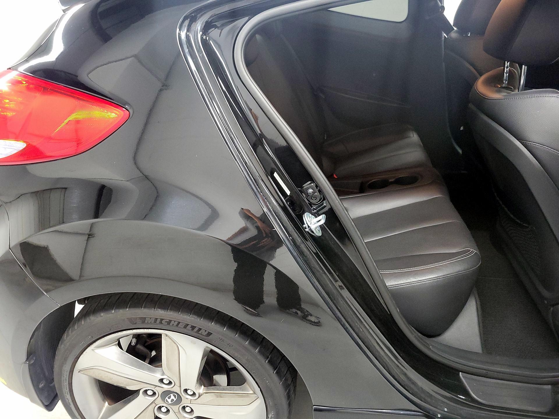 Thumbnail: 2013 Hyundai Veloster - 18