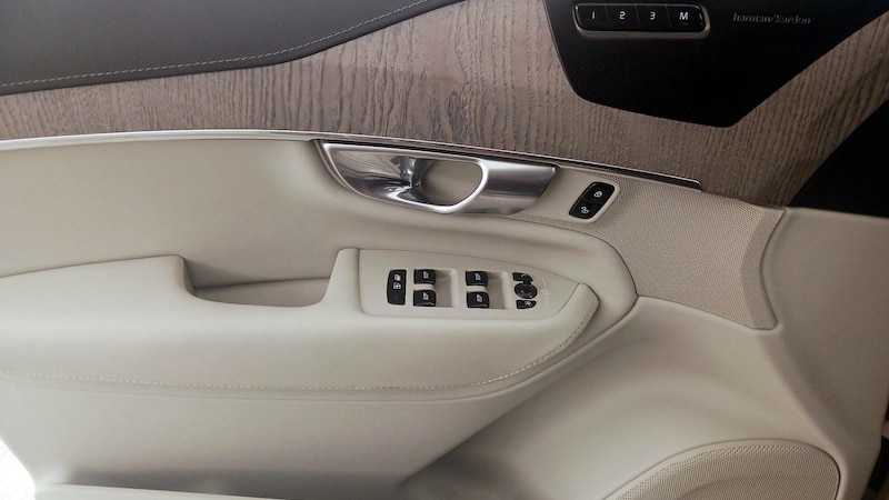 2023 Volvo XC90 B6 Ultimate 12