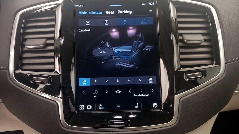 2023 Volvo XC90 B6 Ultimate 17