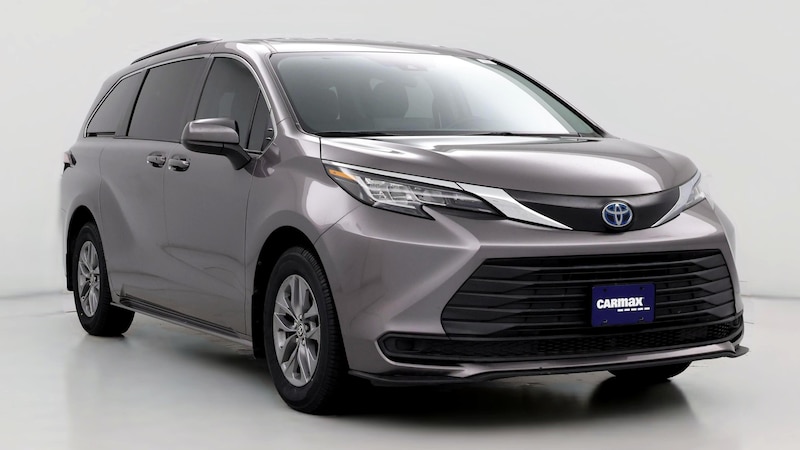 2022 Toyota Sienna LE Hero Image