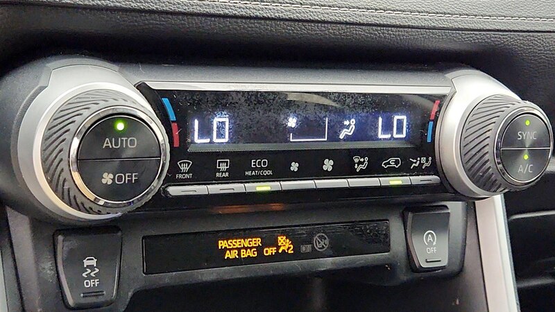 2022 Toyota RAV4 XLE 16