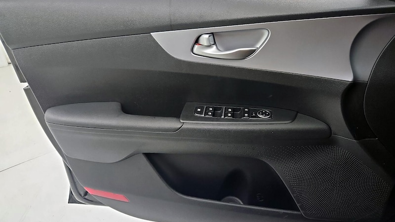 2023 Kia Forte LXS 12