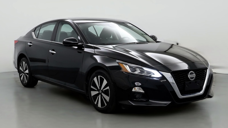 2022 Nissan Altima SL Hero Image