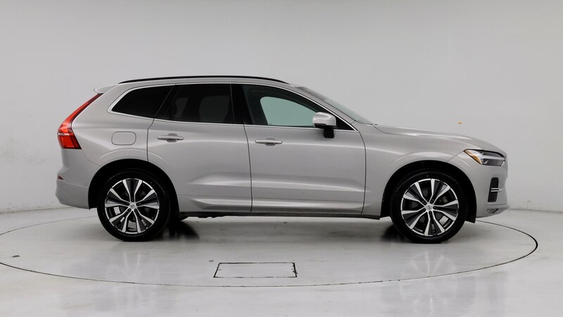 2022 Volvo XC60 B5 Momentum 7