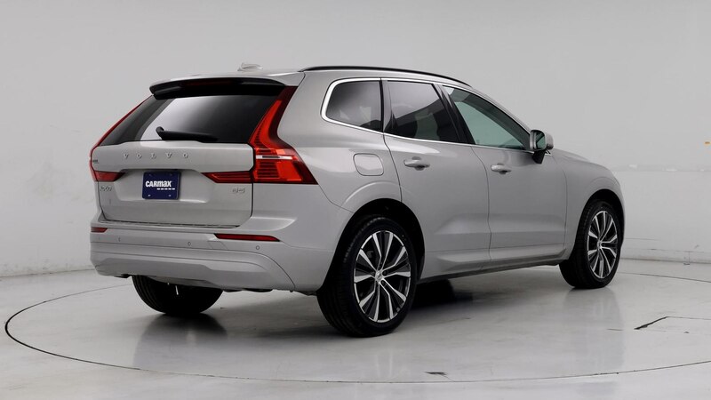 2022 Volvo XC60 B5 Momentum 8