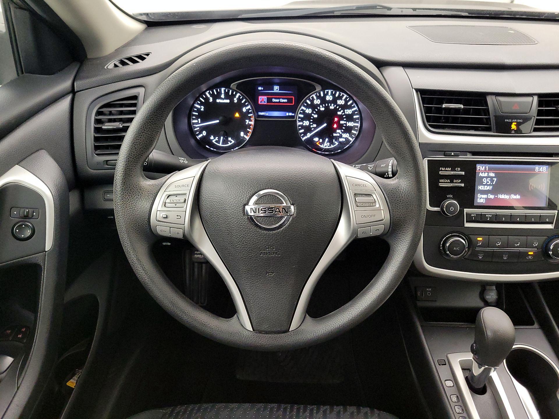 Thumbnail: 2017 Nissan Altima - 10