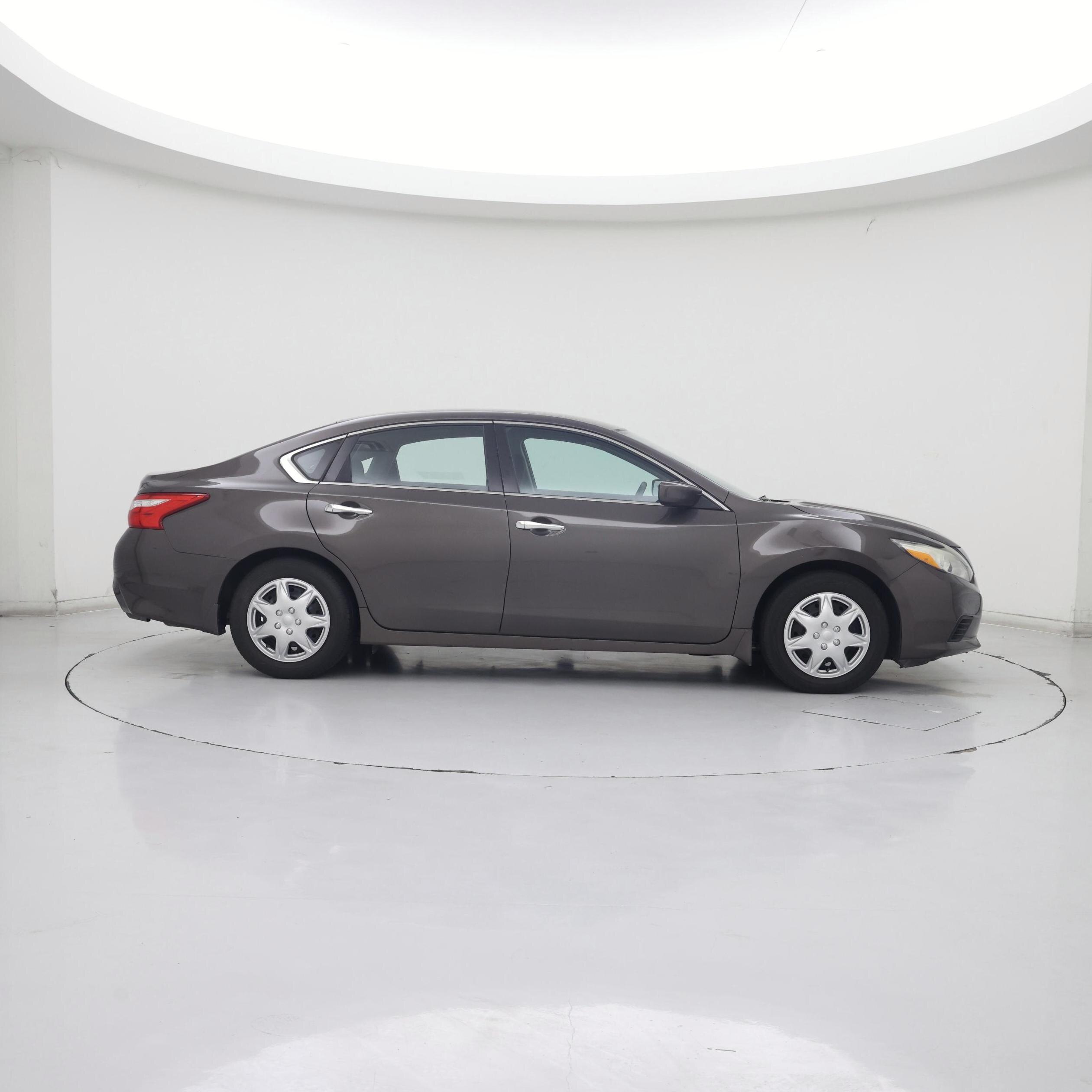 Thumbnail: 2017 Nissan Altima - 7