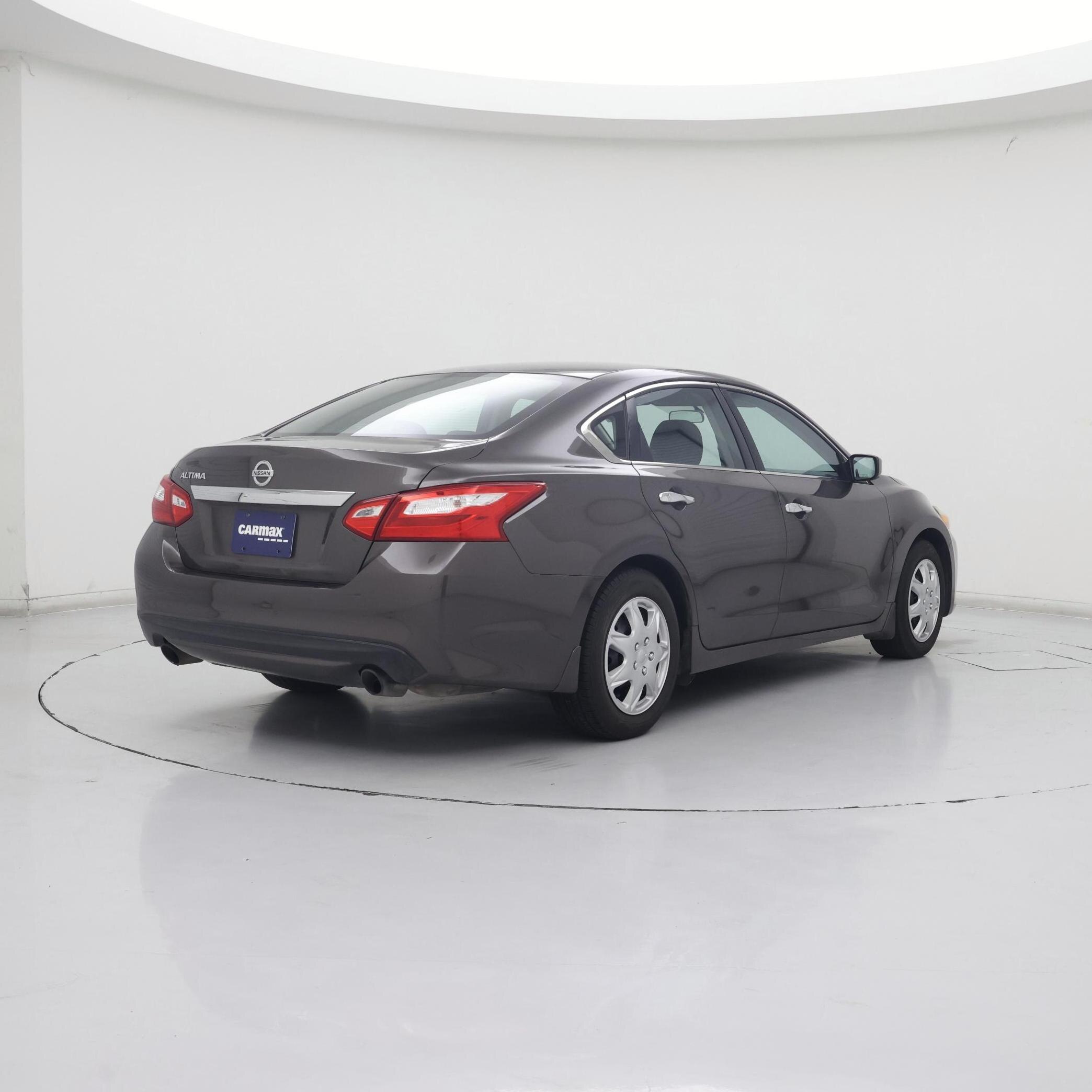 Thumbnail: 2017 Nissan Altima - 8