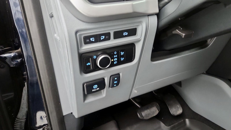 2023 Ford F-150 Lightning XLT 13
