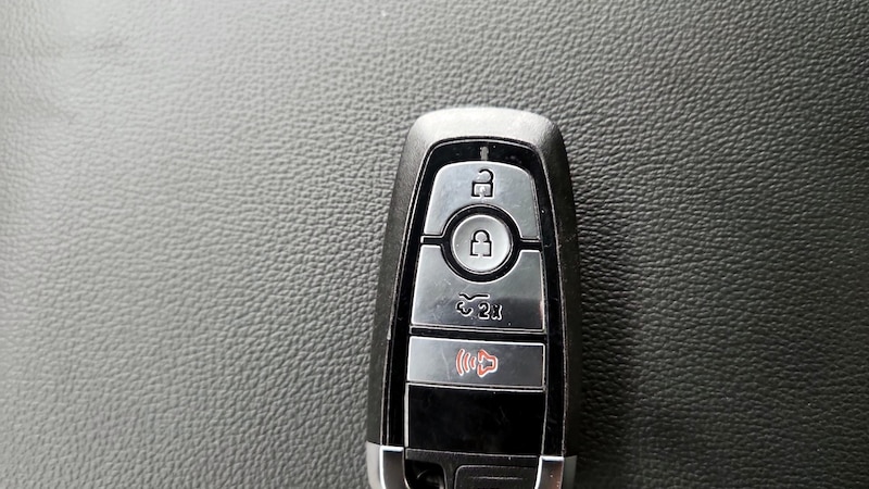 2023 Ford F-150 Lightning XLT 23