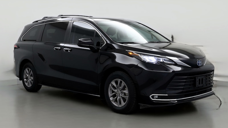 2022 Toyota Sienna XLE Hero Image