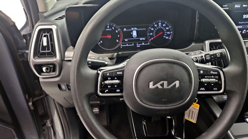 2023 Kia Sorento LX 10