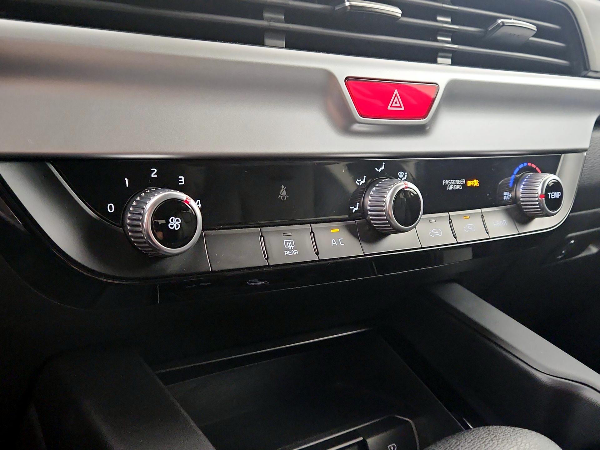 Thumbnail: 2021 Kia Telluride - 16