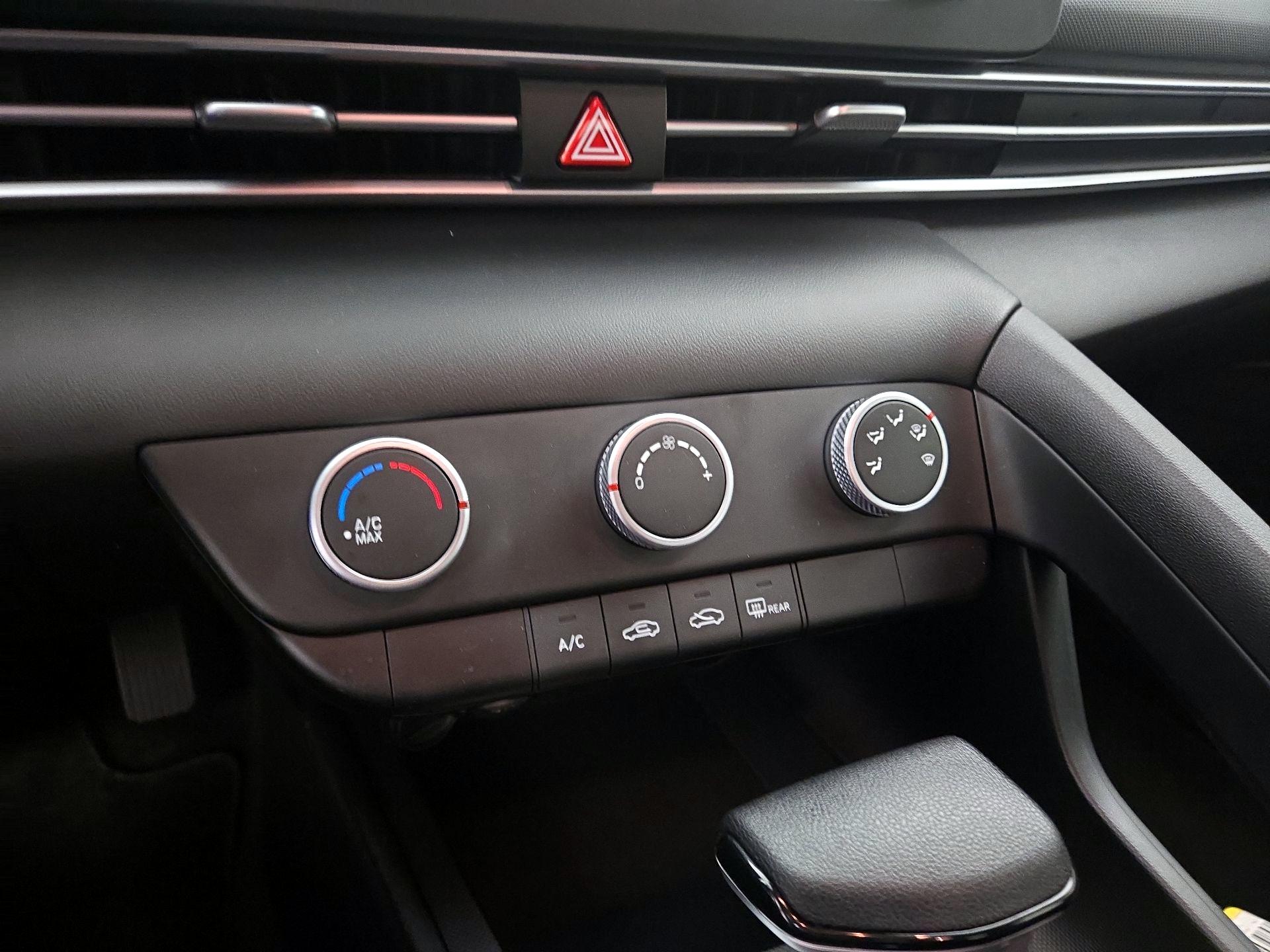 Thumbnail: 2024 Hyundai Elantra - 16