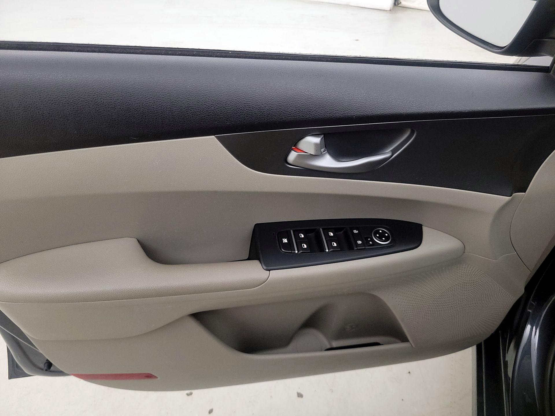 Thumbnail: 2019 Kia Forte - 12