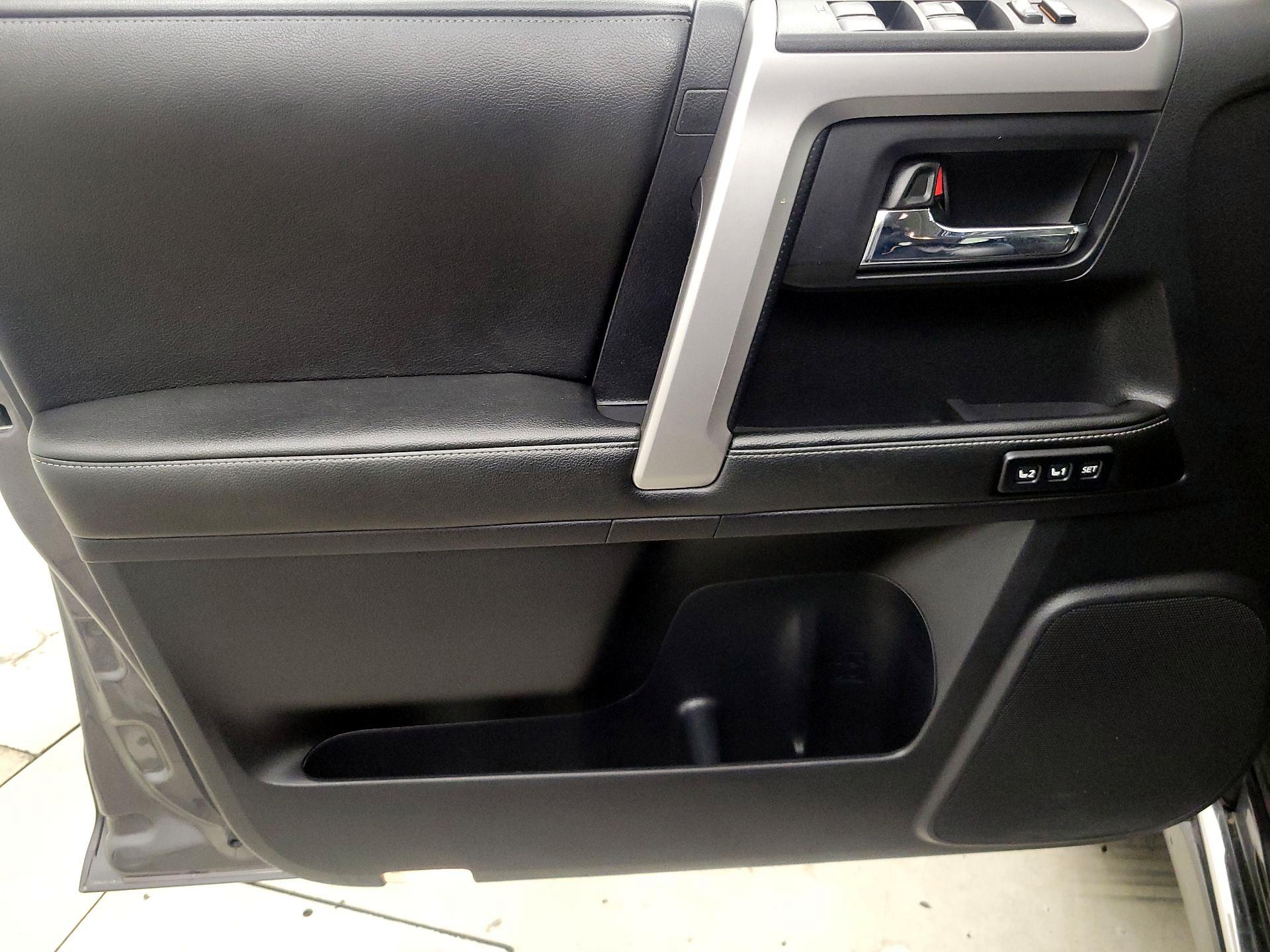 Thumbnail: 2014 Toyota 4Runner - 12
