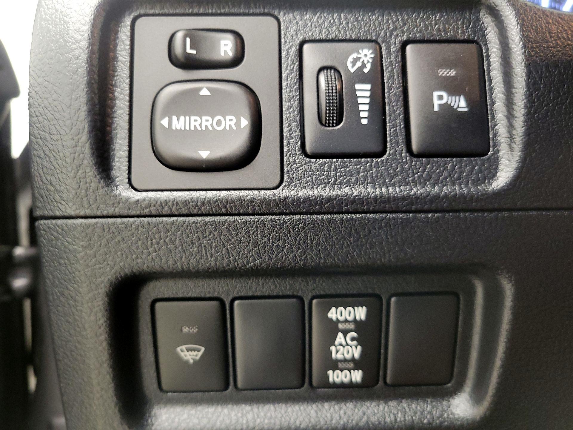 Thumbnail: 2014 Toyota 4Runner - 13