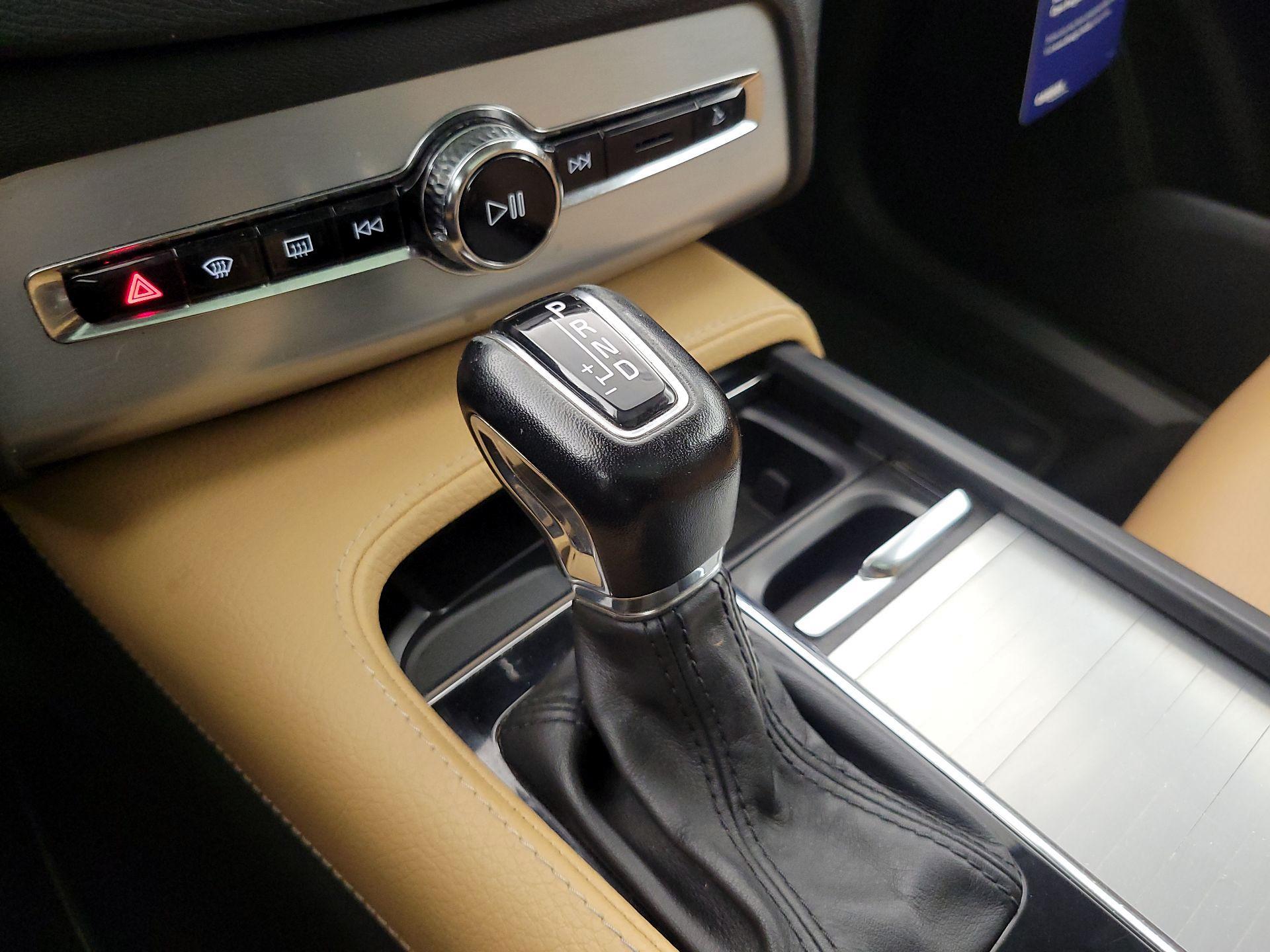 Thumbnail: 2016 Volvo XC90 - 18