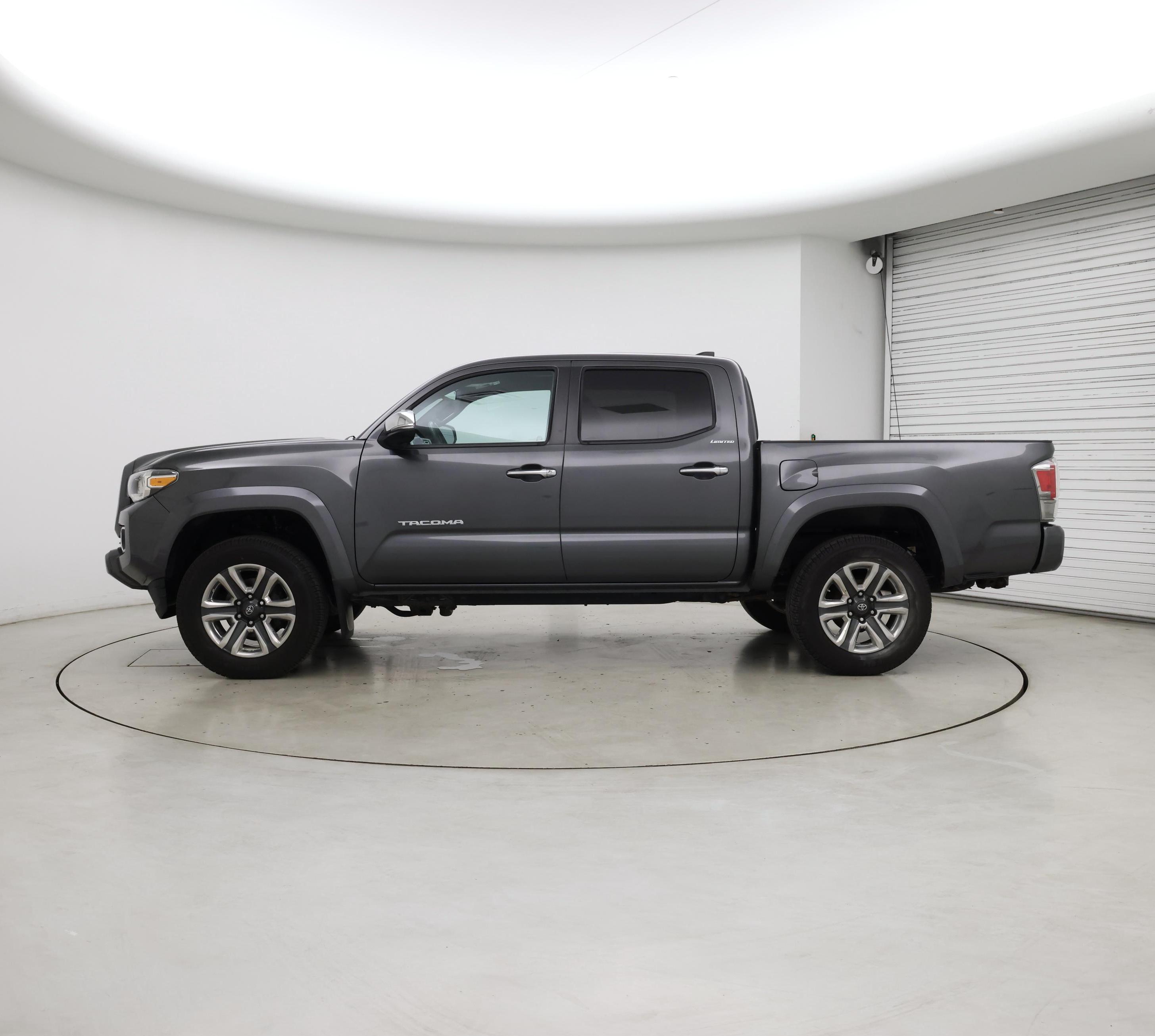 Thumbnail: 2018 Toyota Tacoma - 3