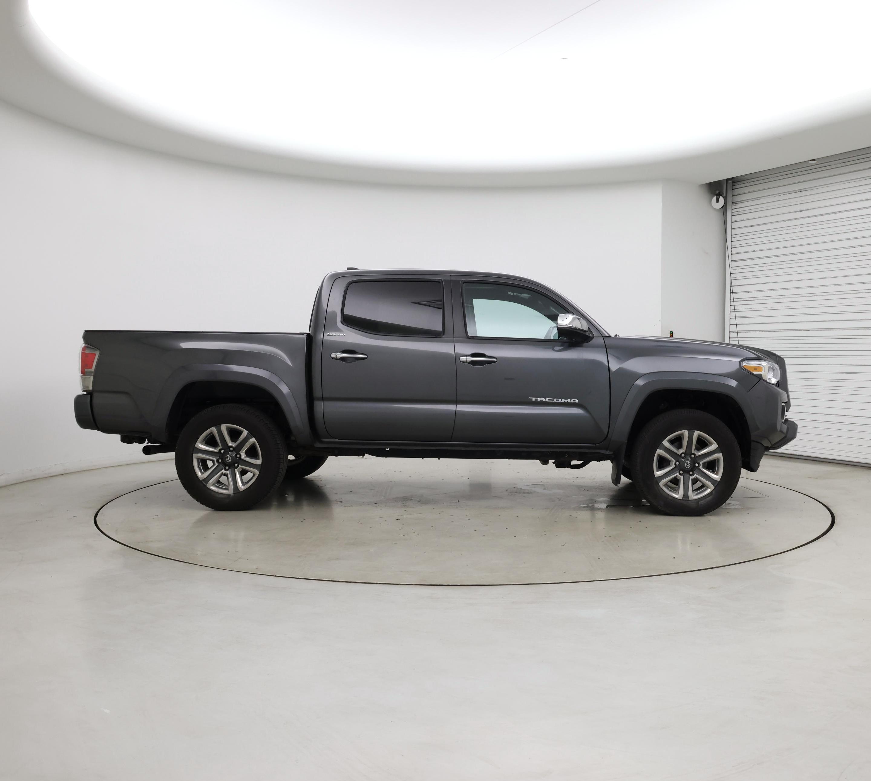 Thumbnail: 2018 Toyota Tacoma - 7