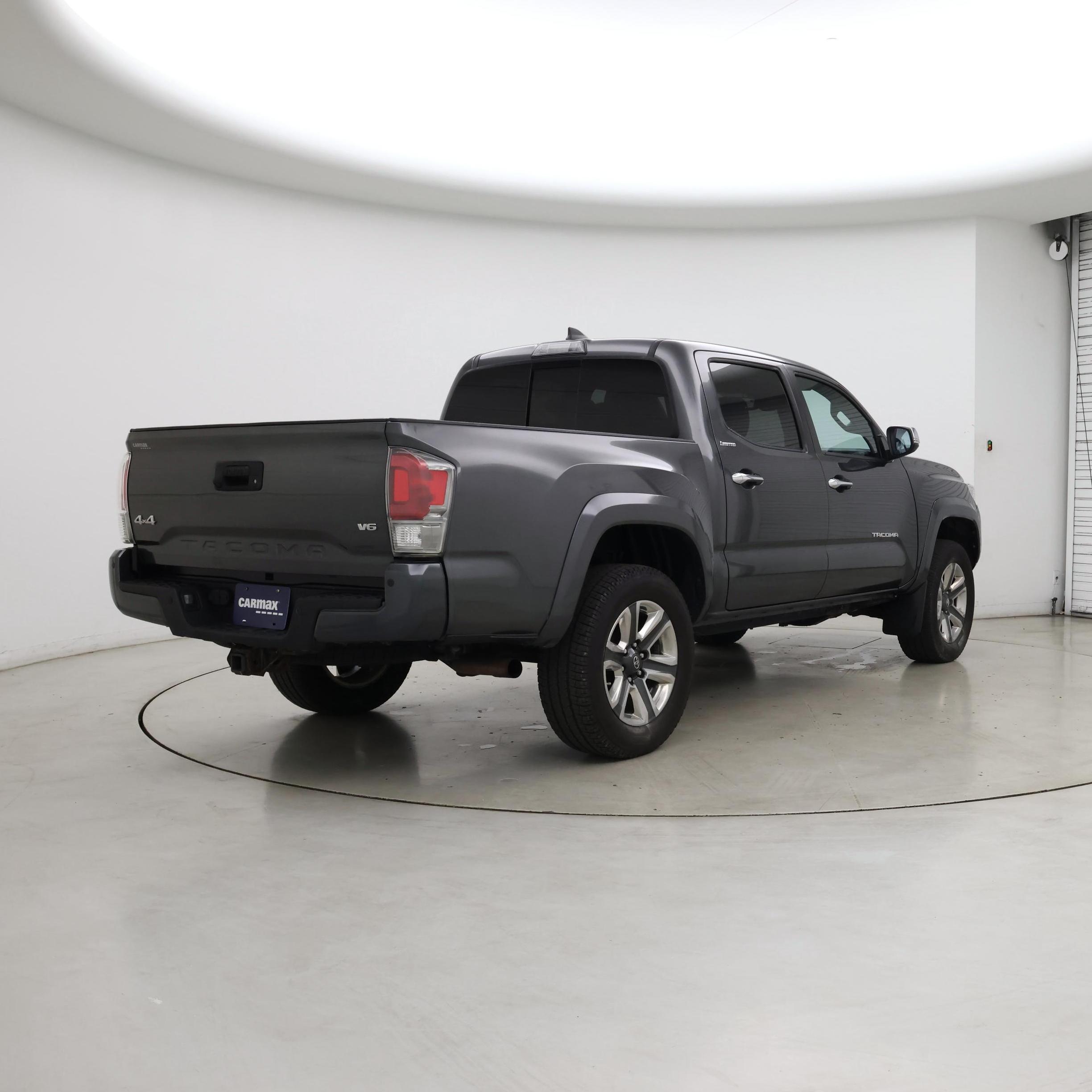 Thumbnail: 2018 Toyota Tacoma - 8